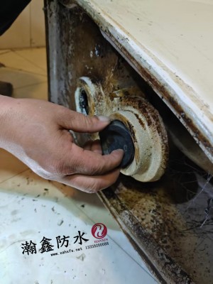 卫生间漏水怎么修？必须先排查漏水原因，再定方案(图2)