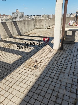 屋顶地砖缝漏水怎么修？不砸砖、不铲地，四道工序管二三十年(图4)