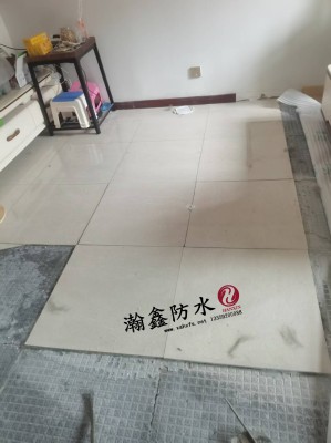 地砖空鼓了，注胶能粘住吗？我劝你别折腾，直接换地板(图2)