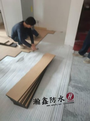 地砖空鼓了，注胶能粘住吗？我劝你别折腾，直接换地板(图3)