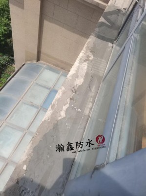 阳光房玻璃顶漏水，打了好几遍胶还漏？问题不在表面，在缝里是空的(图3)
