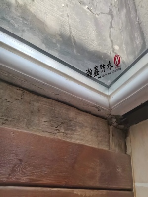 阳光房玻璃顶漏水，打了好几遍胶还漏？问题不在表面，在缝里是空的(图5)