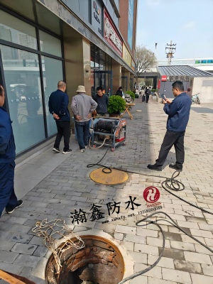 西安国际会议中心雨水管堵塞,来了好几拨人没通开,我去通了(图1) 西安国际会议中心雨水管堵塞,来了好几拨人没通开,我去通了(图1)